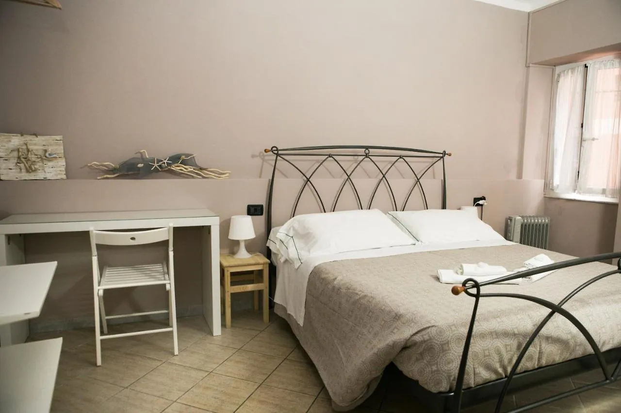 Vernazza2010 Rooms 0*, Vernazza