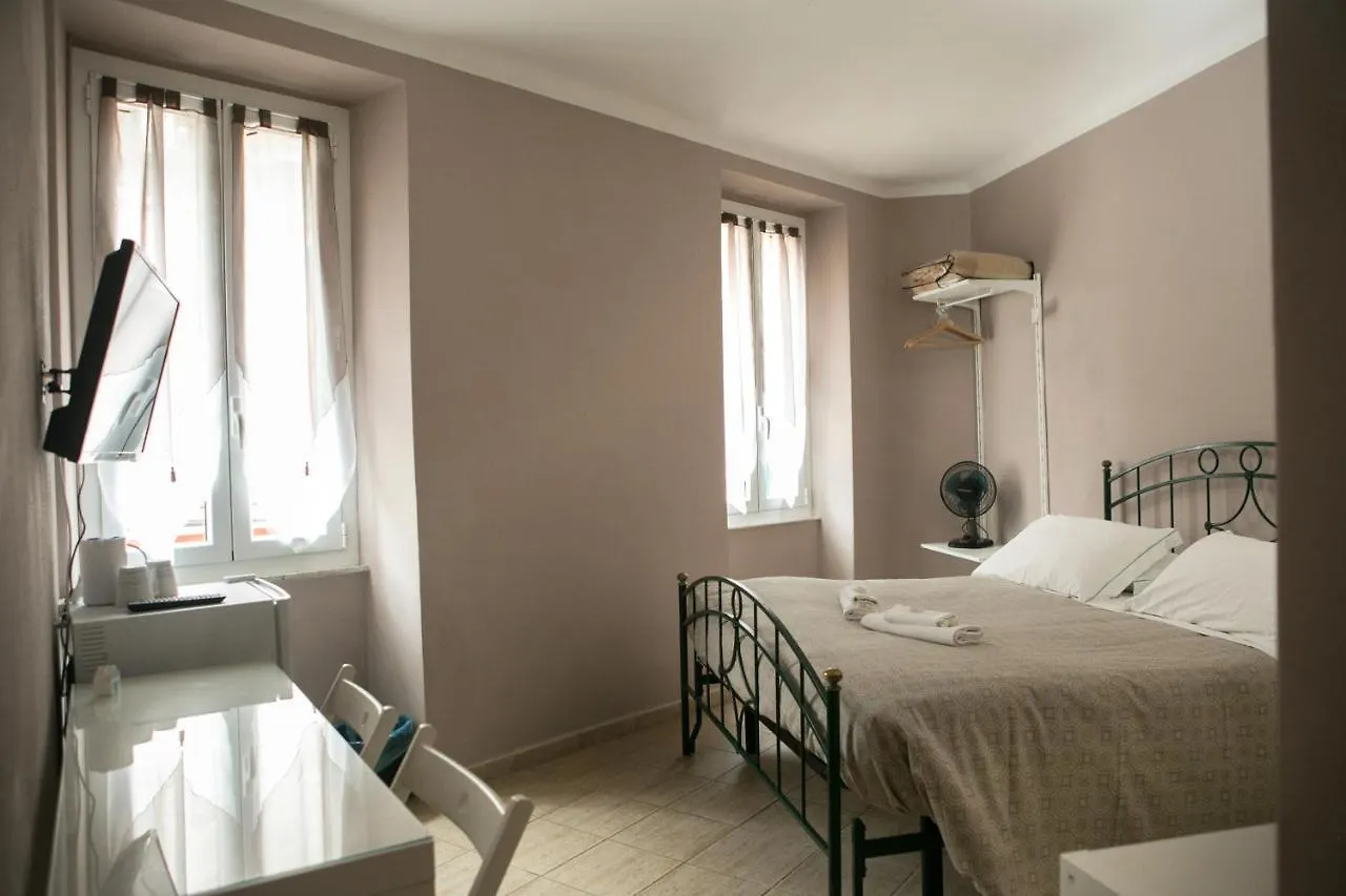 Pensión Vernazza2010 Rooms